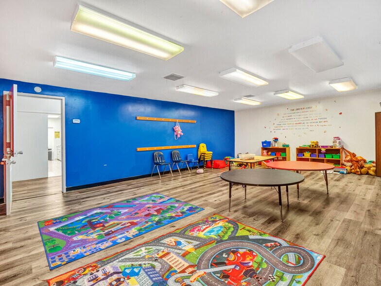 More Photos Of 824 W Pipeline Rd, Hurst Religious Facility For Sale