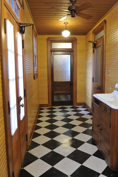 More Photos Of 815-817 Rosedale Dr, New Orleans Office For Sale