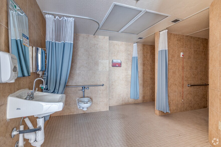 More Photos Of 13818 N Thunderbird Blvd, Sun City Rehabilitation Center For Sale