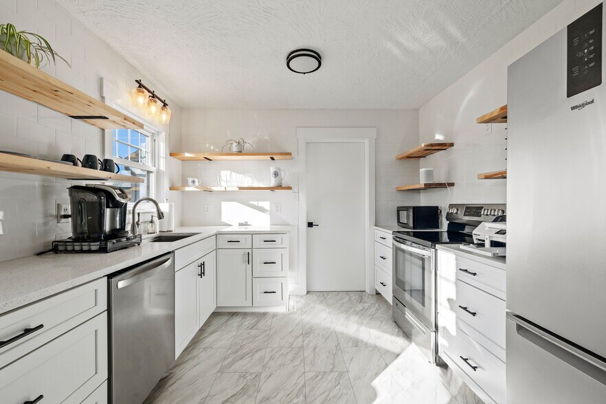 More Photos Of 2039 S Brentwood Blvd, Springfield Office For Sale