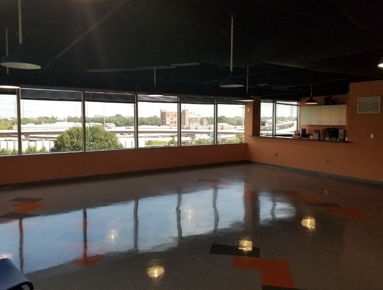 More Photos Of 5904 Richmond Hwy, Alexandria Office For Lease