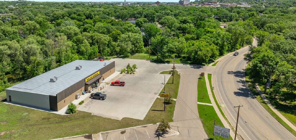 More Photos Of 1106 4th Ave NW, Minot General Retail For Sale