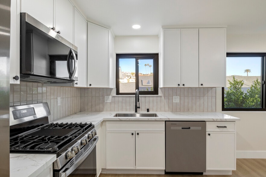 More Photos Of 3129 Emerson St, San Diego Apartments For Sale