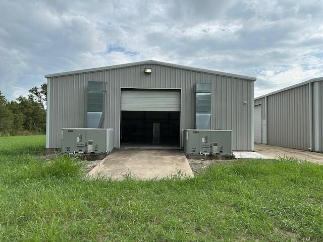 More Photos Of 18875 FM 121, Gunter Manufacturing For Lease