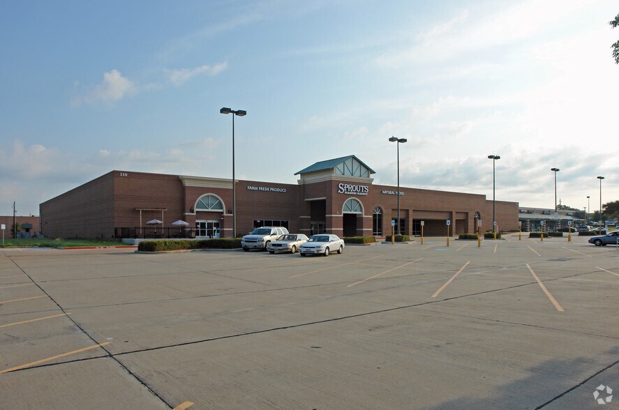More Photos Of 110 W Sandy Lake Rd, Coppell Unknown For Lease