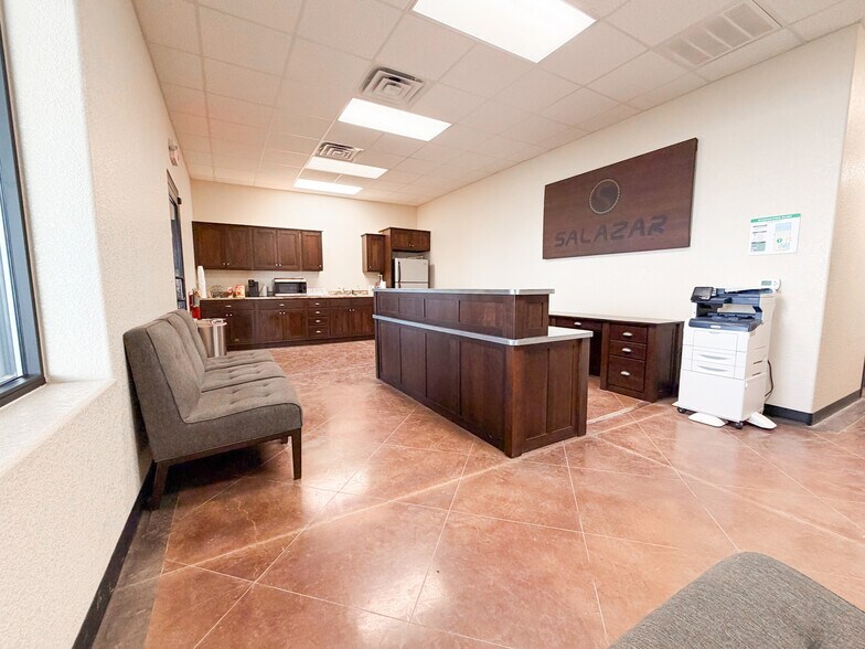 More Photos Of 609 I-20, Pecos Manufacturing For Lease