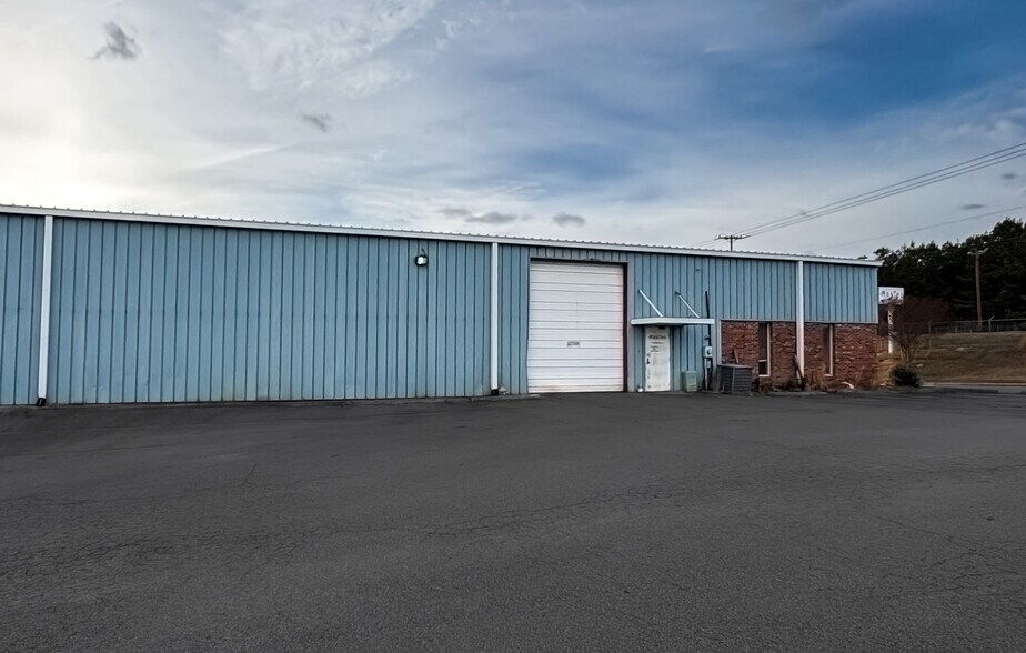 More Photos Of 2362 S Pine St, Spartanburg Service For Lease