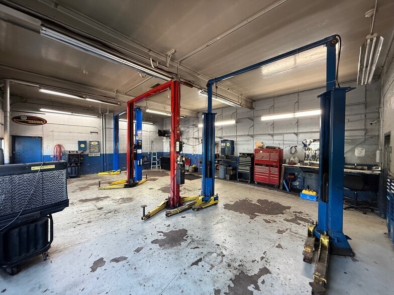 More Photos Of 175 Newington Ave, New Britain Auto Repair For Sale