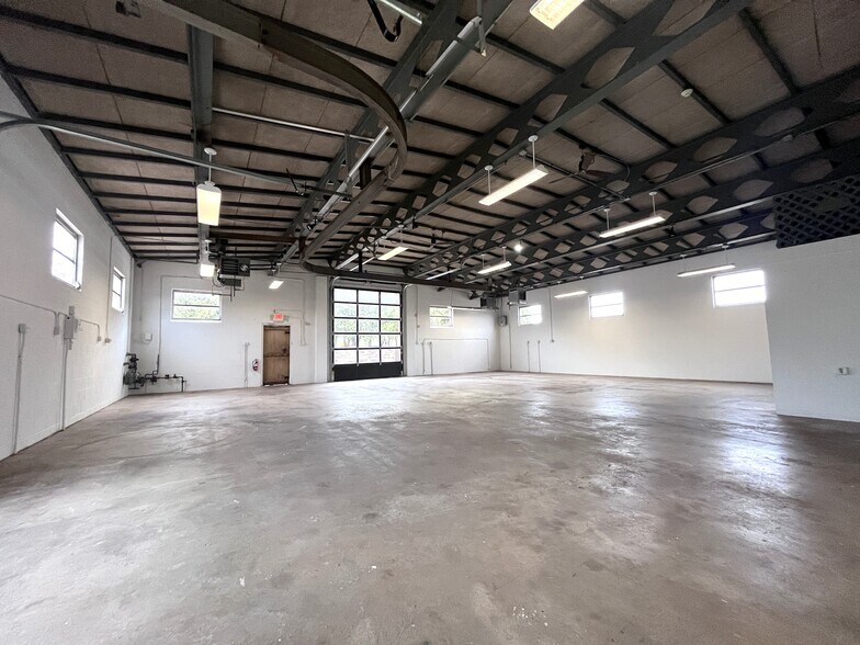 More Photos Of 4 Union Hill Rd, Conshohocken Warehouse For Lease