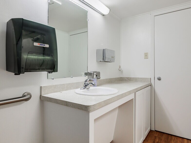 More Photos Of 233 Ackerman St, Rockdale Storefront Retail Office For Sale