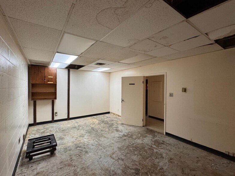 More Photos Of 4765 Montgomery Rd, Cincinnati Restaurant For Sale