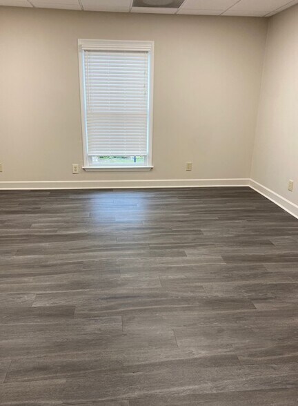 More Photos Of 708 Holcomb Bridge Rd, Norcross Office For Sale