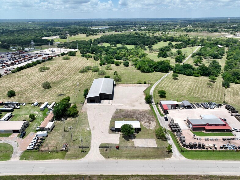 More Photos Of 4528 S Interstate 35, Alvarado Warehouse For Lease