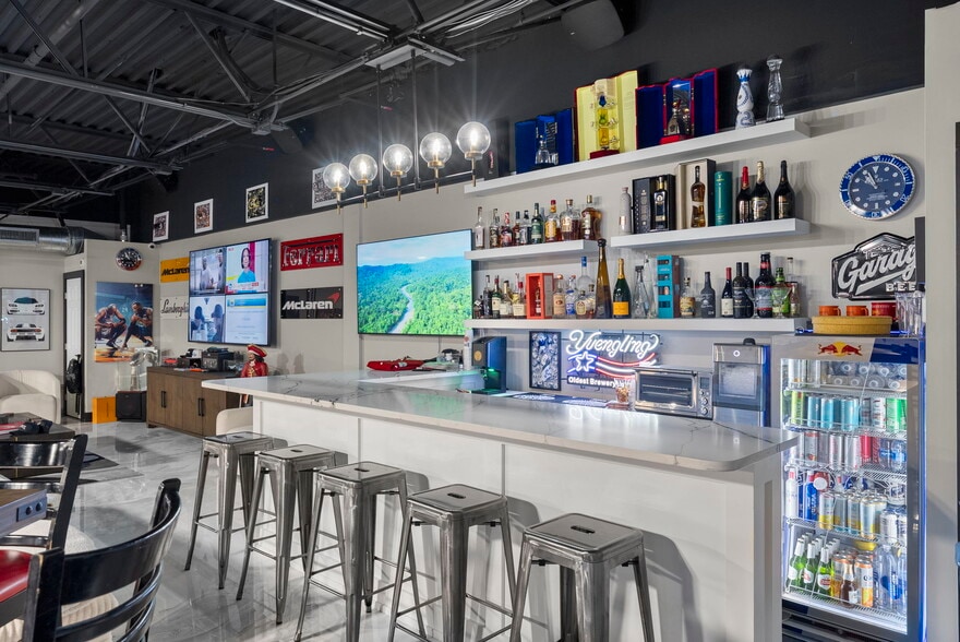 More Photos Of 1111 N 34th St, Tampa Self Storage For Sale