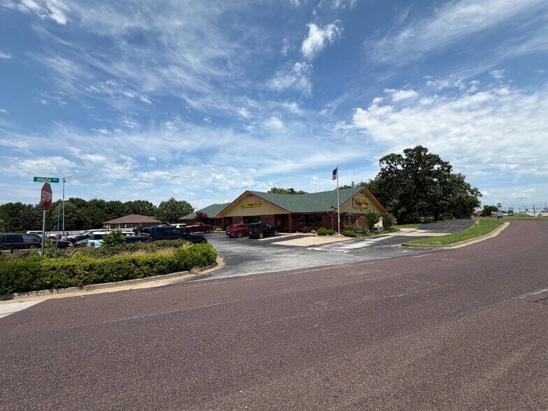 More Photos Of 840 E US Highway 60, Monett General Retail For Sale