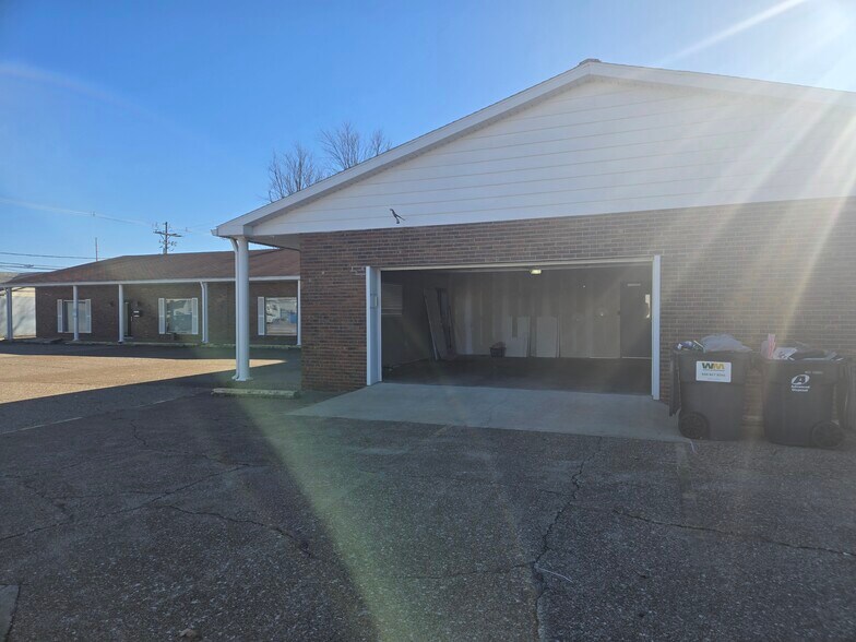 More Photos Of 4631-4671 Bayard Park Dr, Evansville Storefront Retail Office For Lease