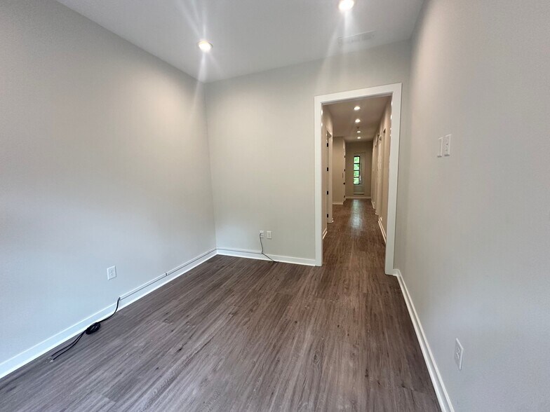 More Photos Of 6110 McFarland Station Dr, Alpharetta Medical For Lease