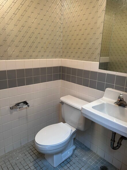 More Photos Of 17833 Hutchins Dr, Minnetonka Medical For Sale