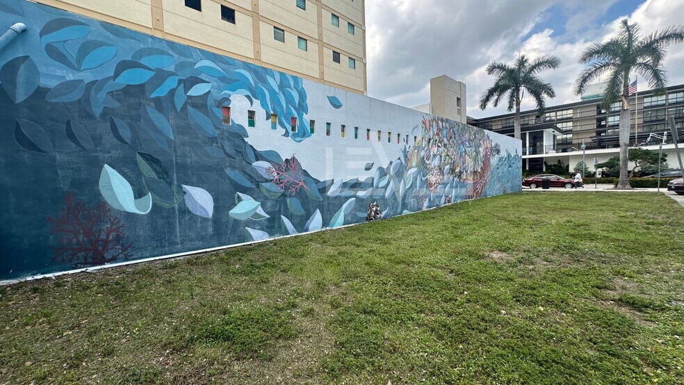 More Photos Of 1926 Harrison St, Hollywood Medical For Lease