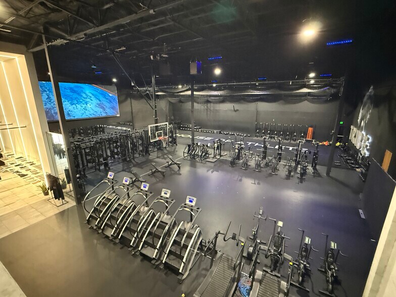 More Photos Of 1495 N Park Dr, Weston Showroom For Sale