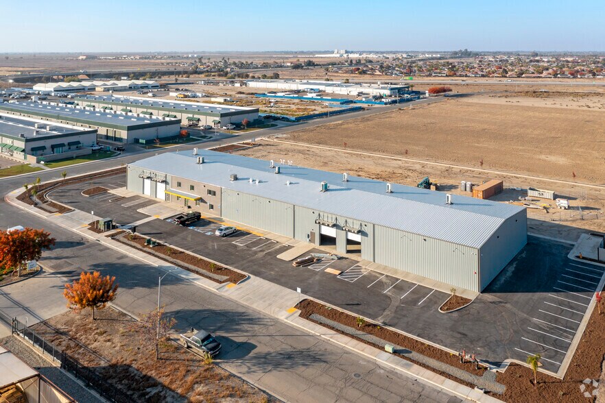 More Photos Of 1450 Enterprise Dr, Lemoore Warehouse For Sale