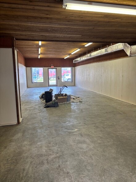 More Photos Of 19 E Moody Blvd, Bunnell General Retail For Lease