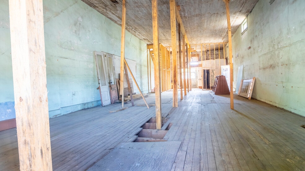 More Photos Of 82 Dromedary Street st, Woodbury Flex For Sale