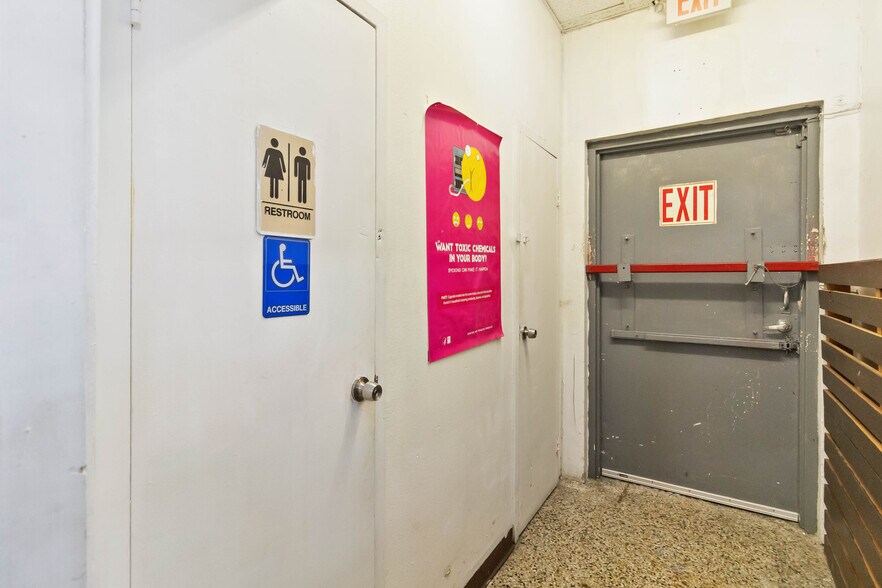 More Photos Of 8431-8433 E Colonial Dr, Orlando Service Station For Lease