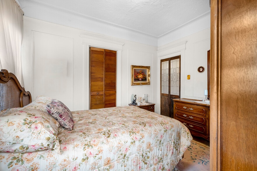 More Photos Of 3172 44th St, Astoria Multifamily For Sale