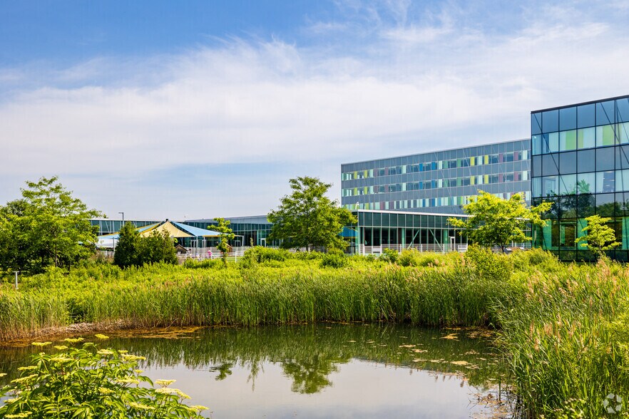 More Photos Of 8275 Rte Transcanadienne, Saint-Laurent Unknown For Sale