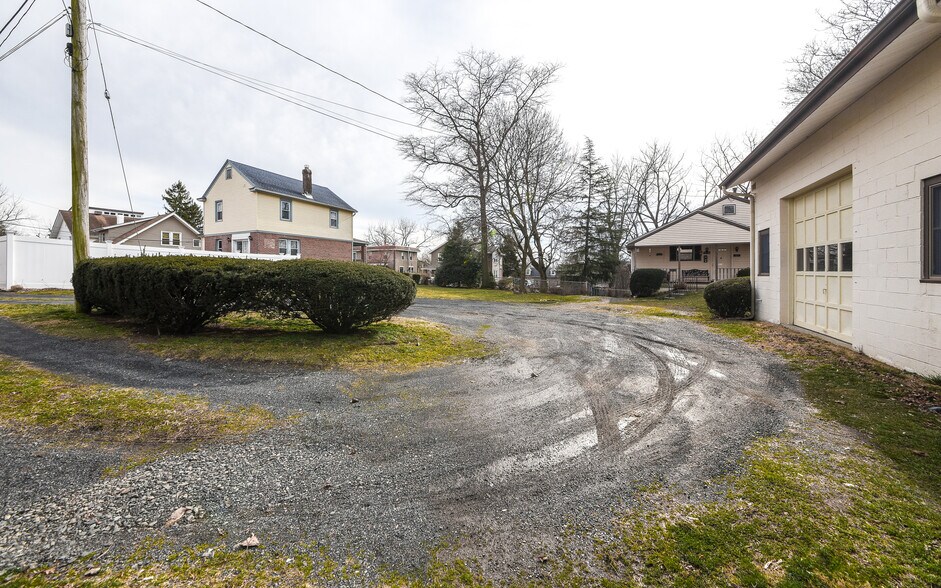 More Photos Of 309 Lynwood Ave, Jenkintown Warehouse For Sale