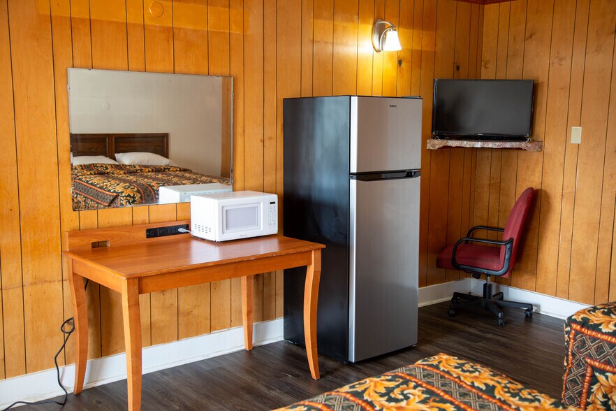 More Photos Of 539 S Main St, Baxley Hotel For Sale