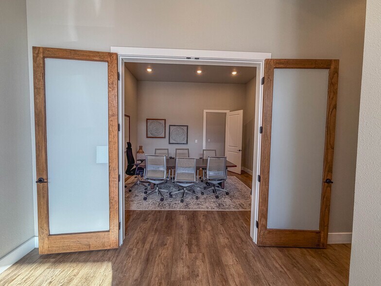 More Photos Of 1348 W US Highway 287 Byp, Waxahachie Office For Lease