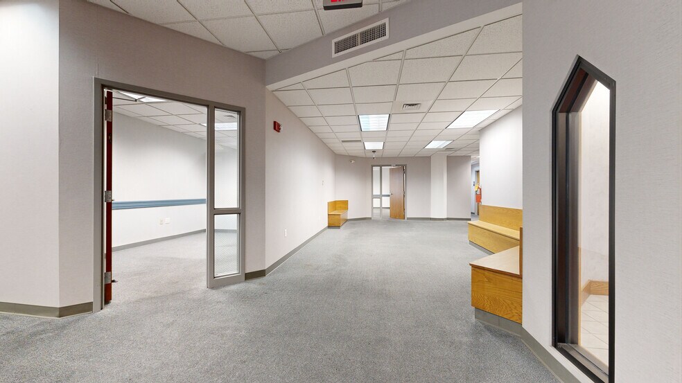 More Photos Of 205 W Market St, Lima Office For Sale