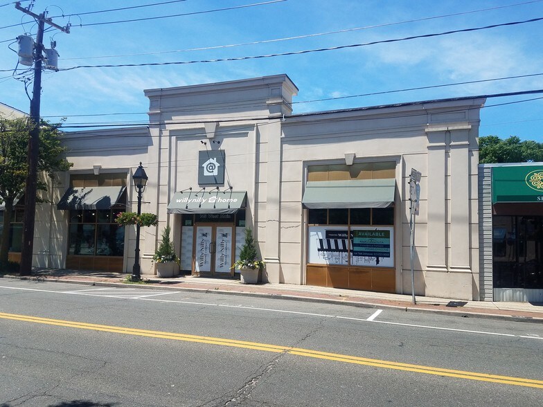 More Photos Of 143 W Main St, Bay Shore General Retail For Sale