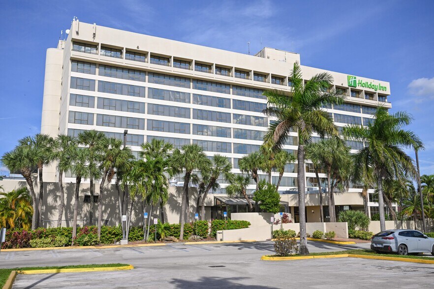 More Photos Of 7707 NW 103rd St, Hialeah Hotel For Sale