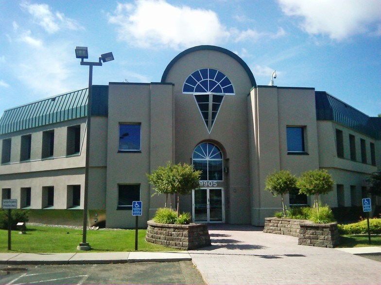 More Photos Of 9905 N 45th Ave, Plymouth Loft Creative Space For Sale