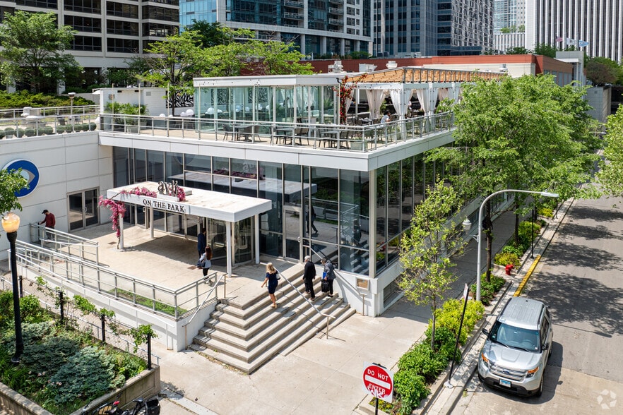 More Photos Of 333 E Benton Pl, Chicago Freestanding For Sale