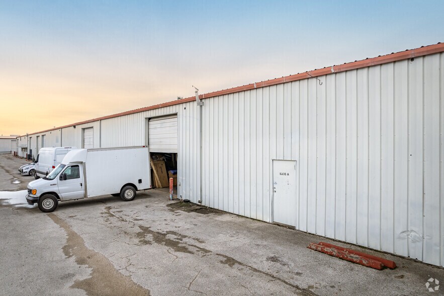 More Photos Of 5303 Glenmont Dr, Houston Light Manufacturing For Lease