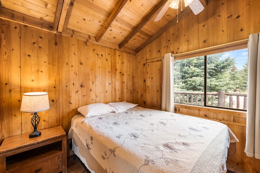 More Photos Of 1050 South Blvd, Dutch John Hotel For Sale