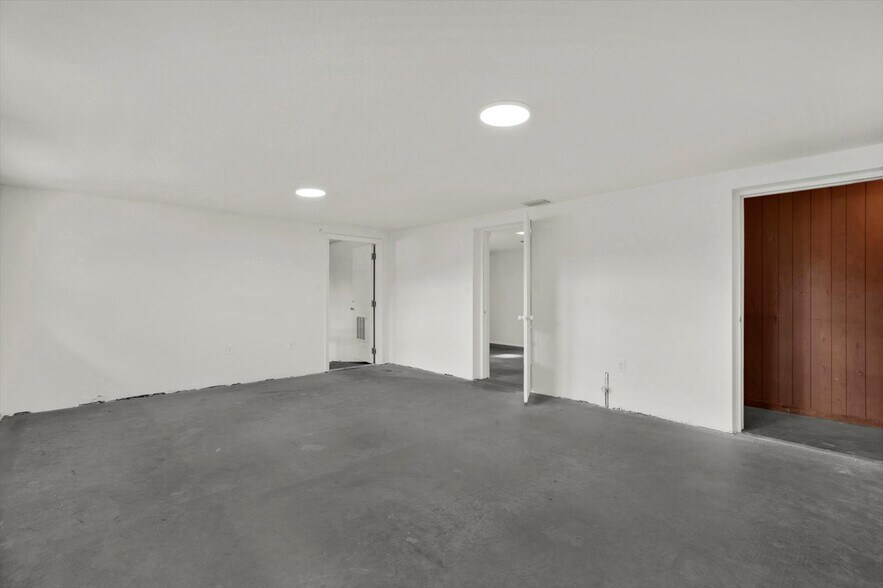 More Photos Of 6102 Indiana Ave, New Port Richey Office For Sale