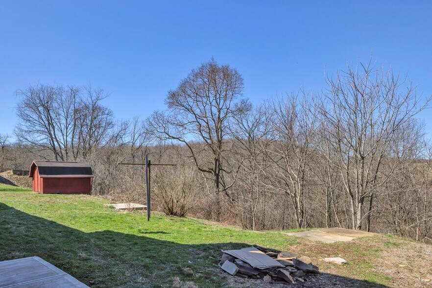 More Photos Of 1060 Pittsburgh Rd, Valencia Office Residential For Sale