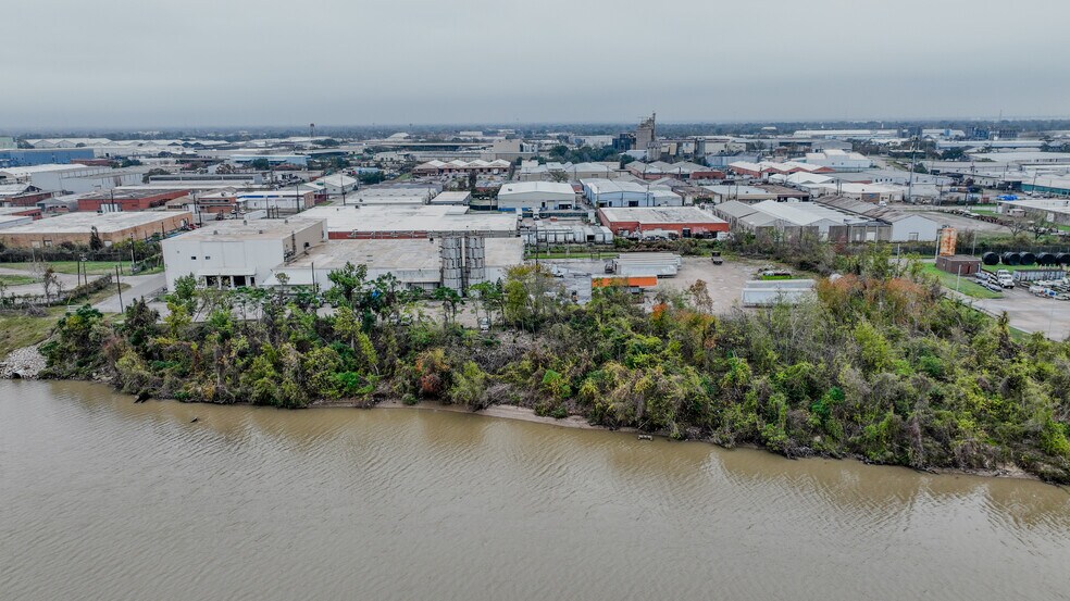 More Photos Of 700 Plastics, Houston Warehouse For Sale