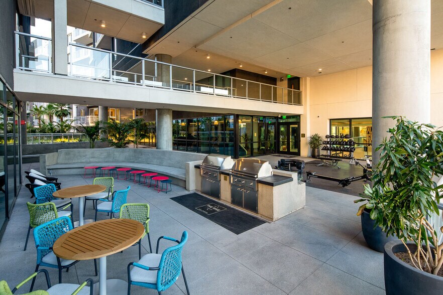 More Photos Of 1331 N Cahuenga Blvd, Los Angeles Apartments For Lease