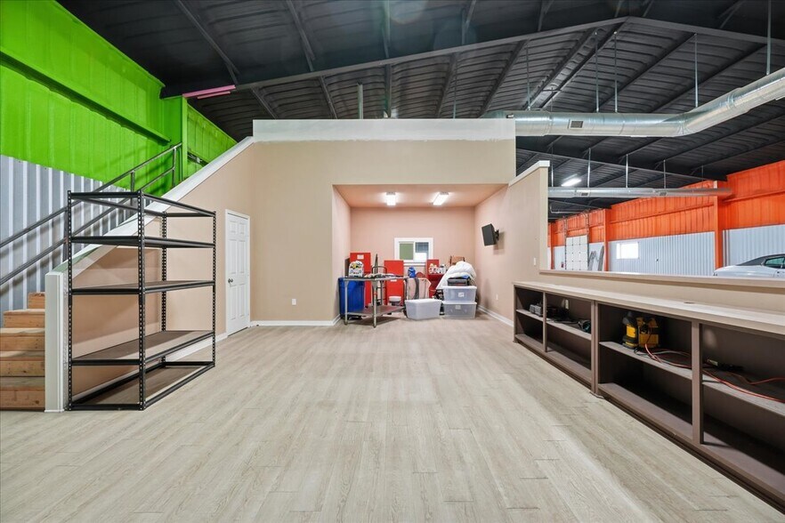 More Photos Of 3118 E Slaton Hwy, Lubbock Showroom For Sale