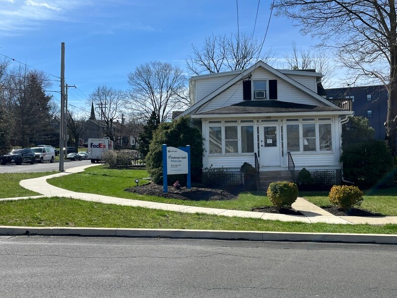 More Photos Of 300 Spruce St, Doylestown Office For Sale