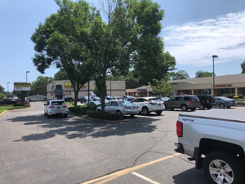 More Photos Of 567 Mantoloking Rd, Brick Storefront Retail Office For Lease