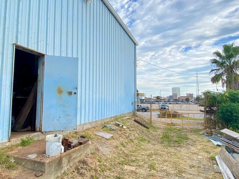 More Photos Of 315 31st St, Galveston Warehouse For Sale
