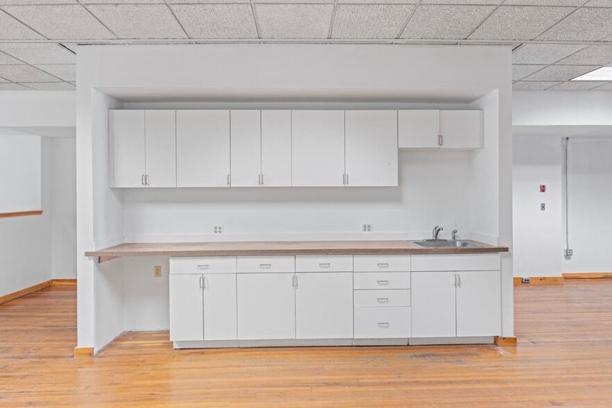 More Photos Of 262 Atlantic St, Stamford Freestanding For Sale