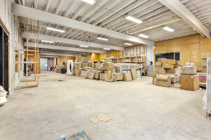 More Photos Of 255-257 Ste-anne Ave, Ottawa Warehouse For Sale